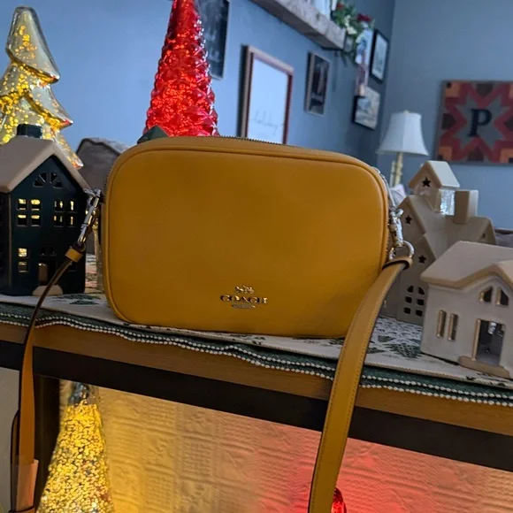 Coach Vibrant Yellow Camera Crossbody Bag New Never Used - Picture 5 of 8